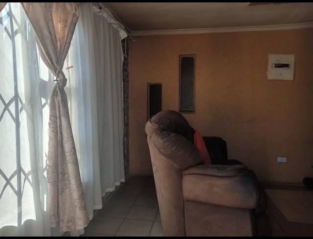 2 BEDROOM HOUSE FOR SALE IN KAGISO